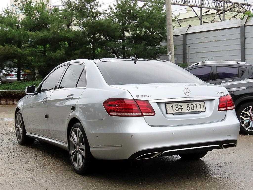 Mercedes Benz E class - Vista 3
