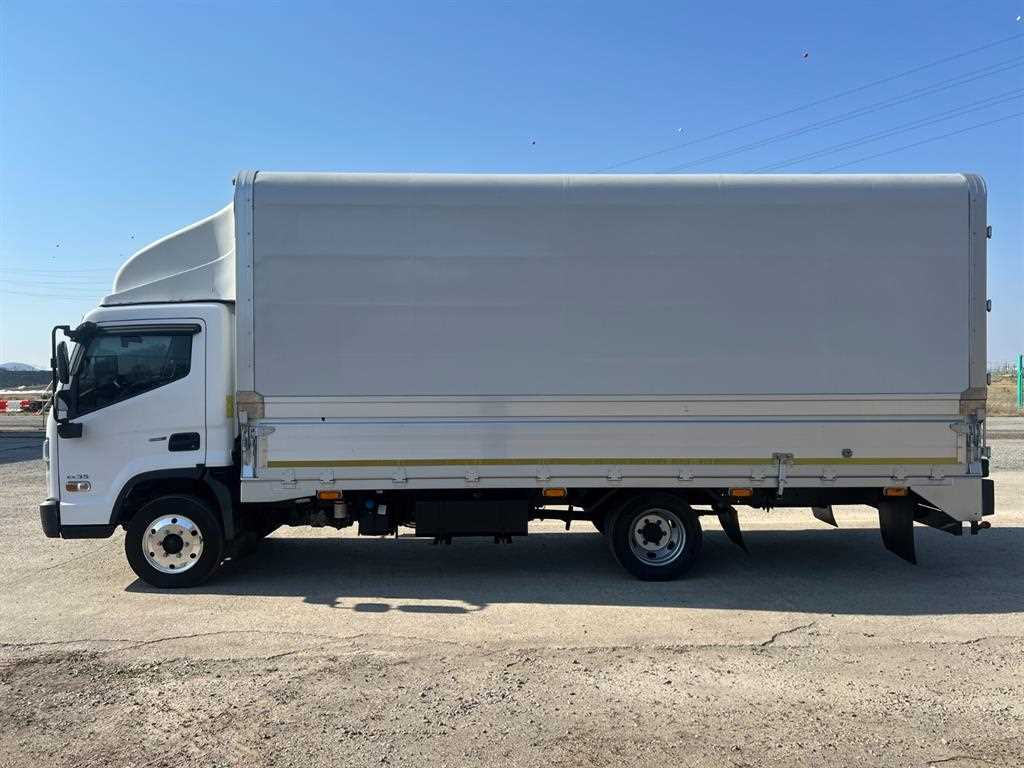 medium and large cargo truck - Vista 9