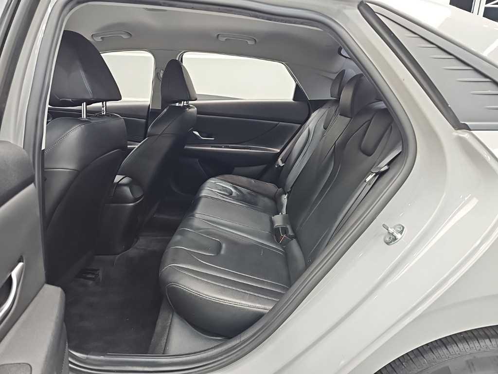 HYUNDAI Avante - Vista 12