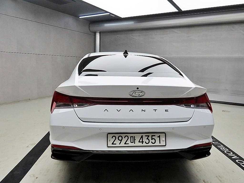 HYUNDAI Avante - Vista 3