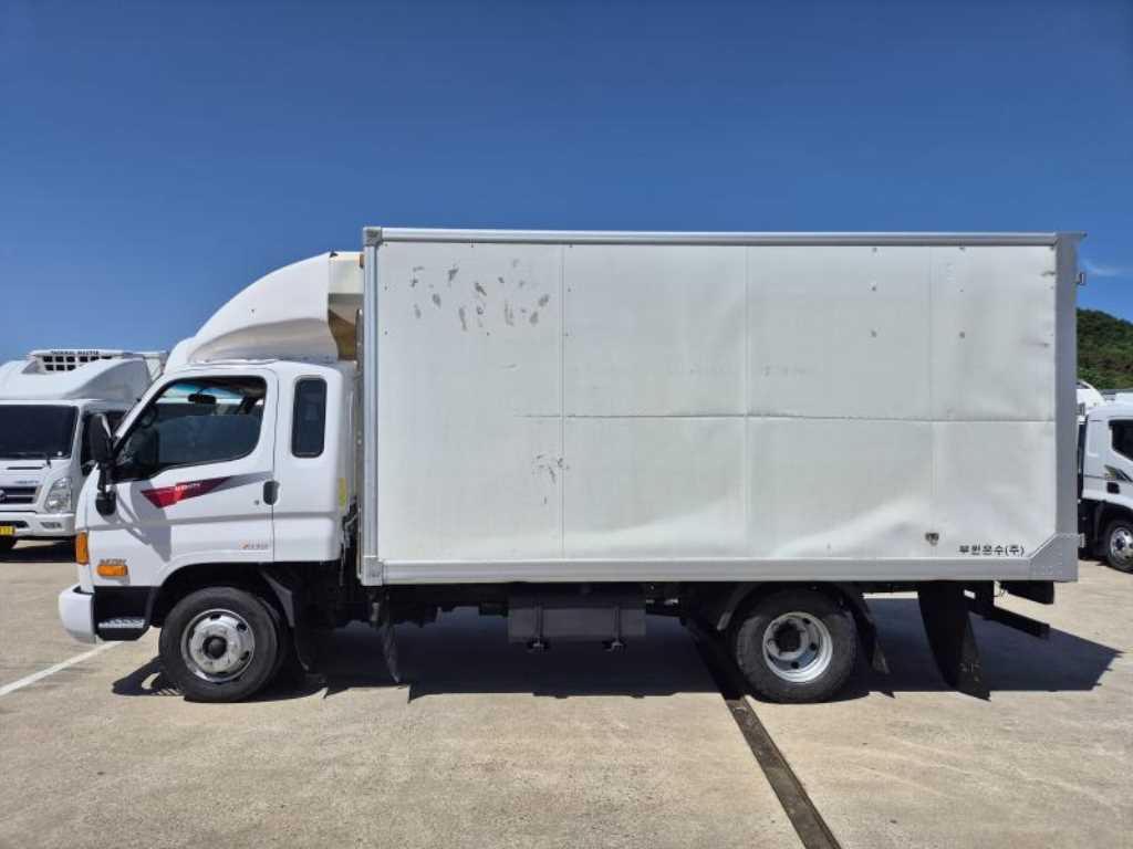 medium and large cargo truck - Vista 3