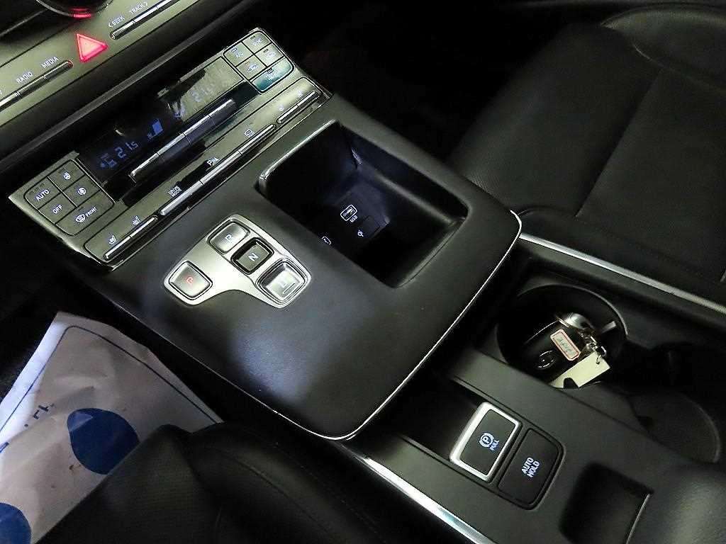HYUNDAI Grandeur - Vista 12