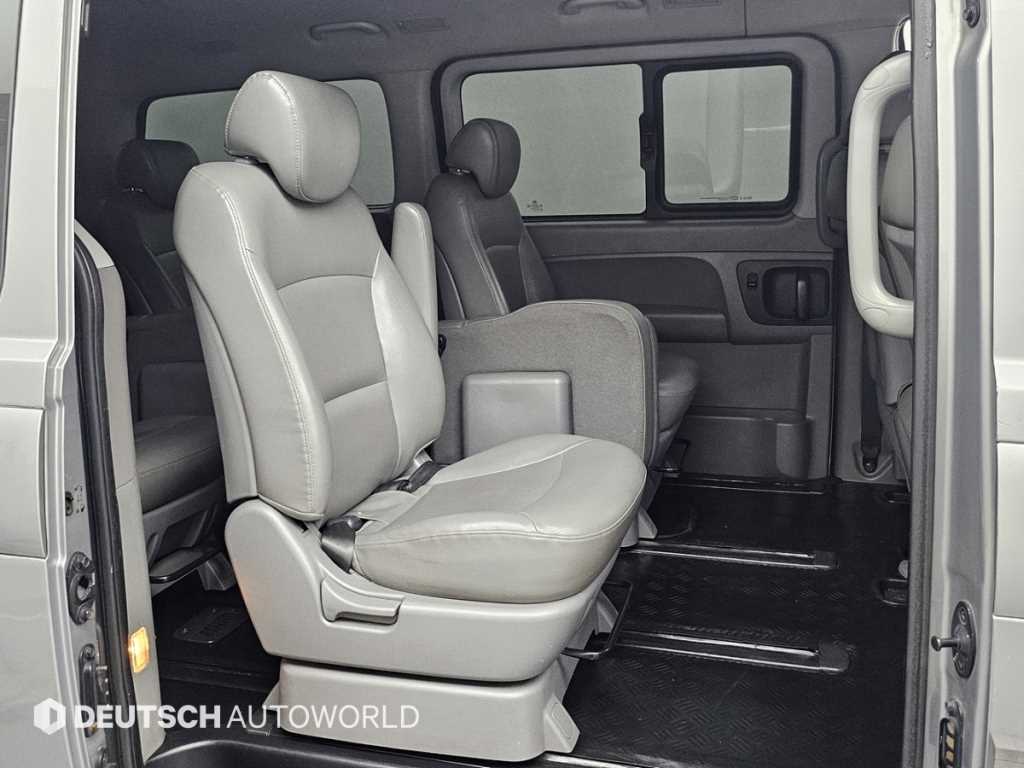 HYUNDAI Starex - Vista 12