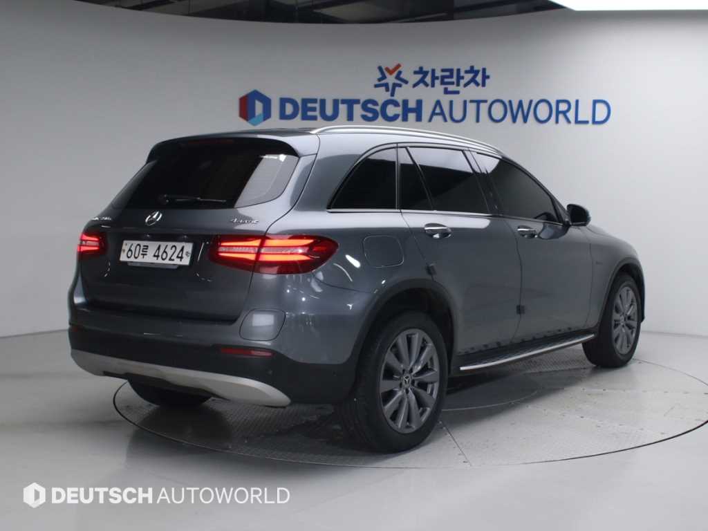 Mercedes Benz GLC Class - Vista 2