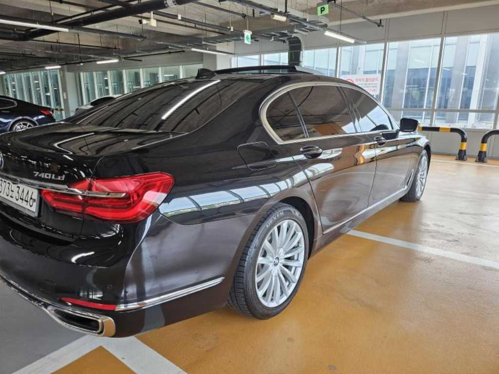 BMW 7 Series - Vista 5