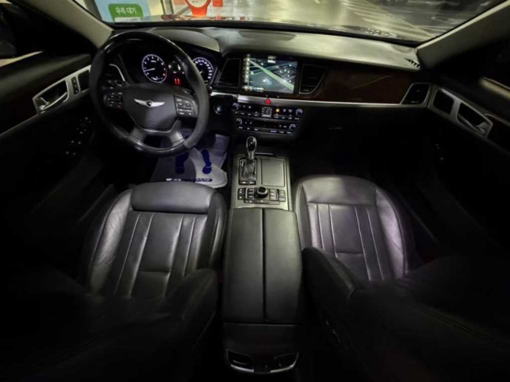 HYUNDAI Genesis - Vista 6