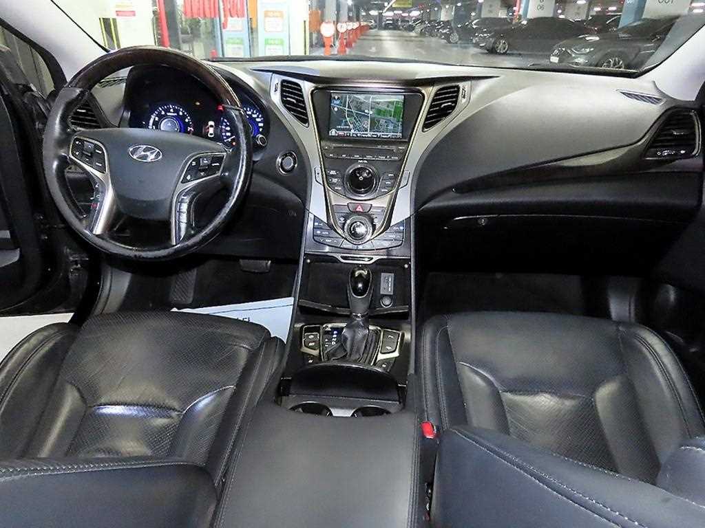 HYUNDAI Grandeur - Vista 10