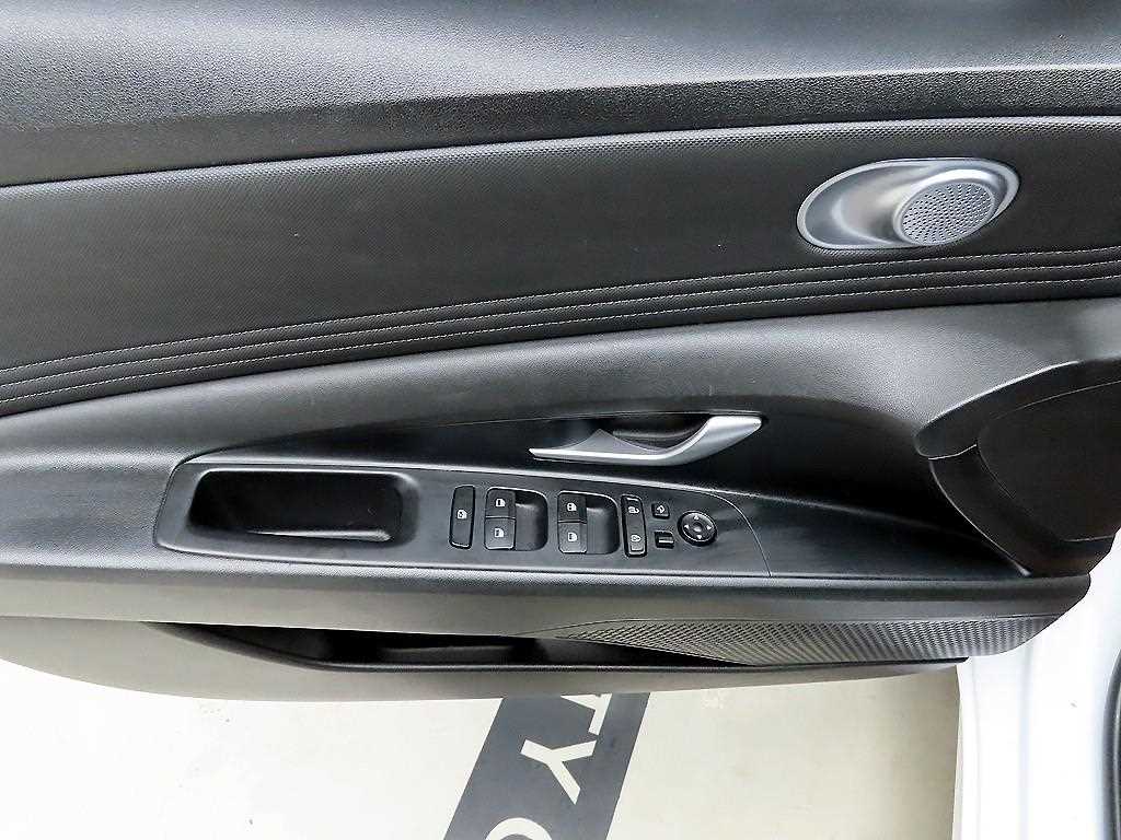 HYUNDAI Avante - Vista 11