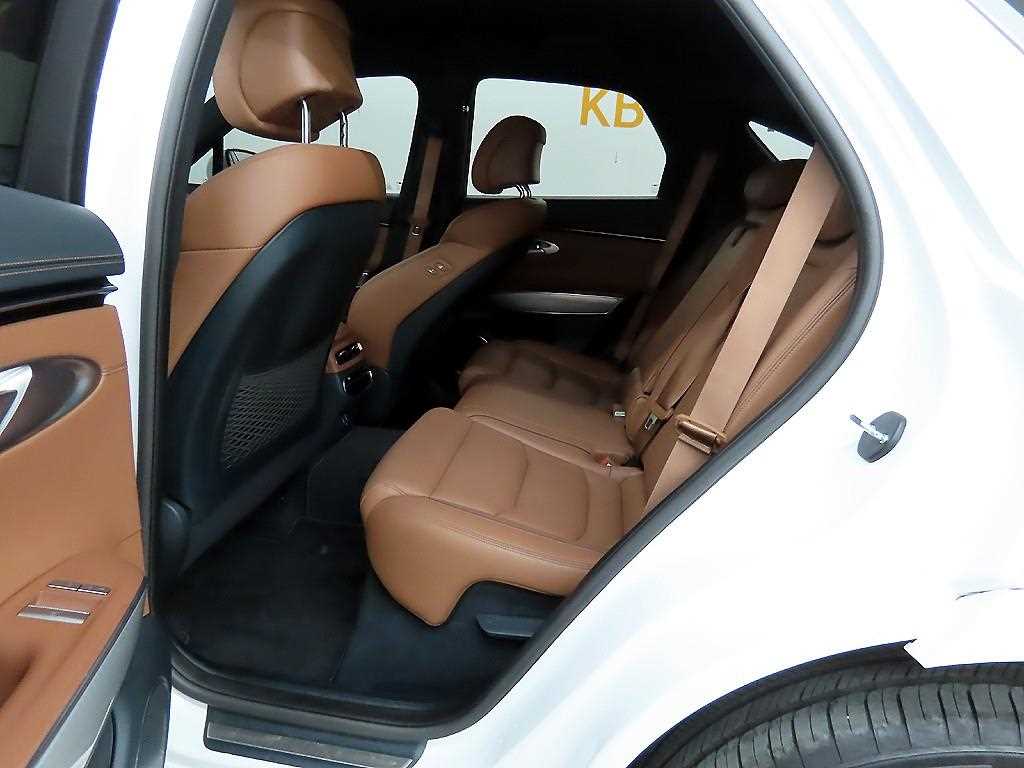 Genesis GV70 - Vista 6