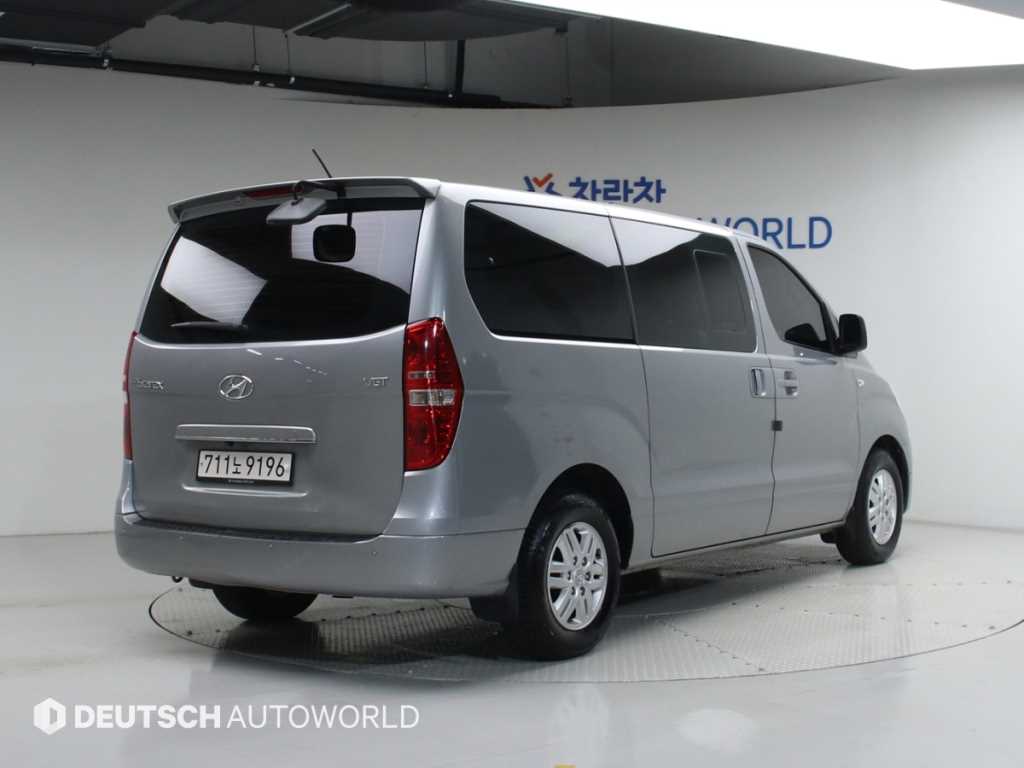 HYUNDAI Starex - Vista 2