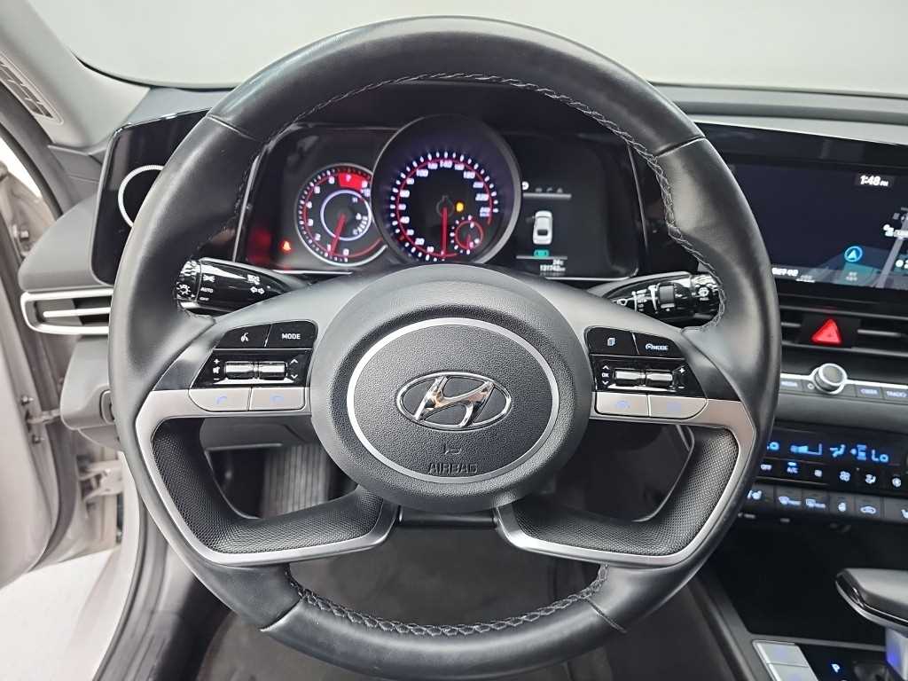 HYUNDAI Avante - Vista 9