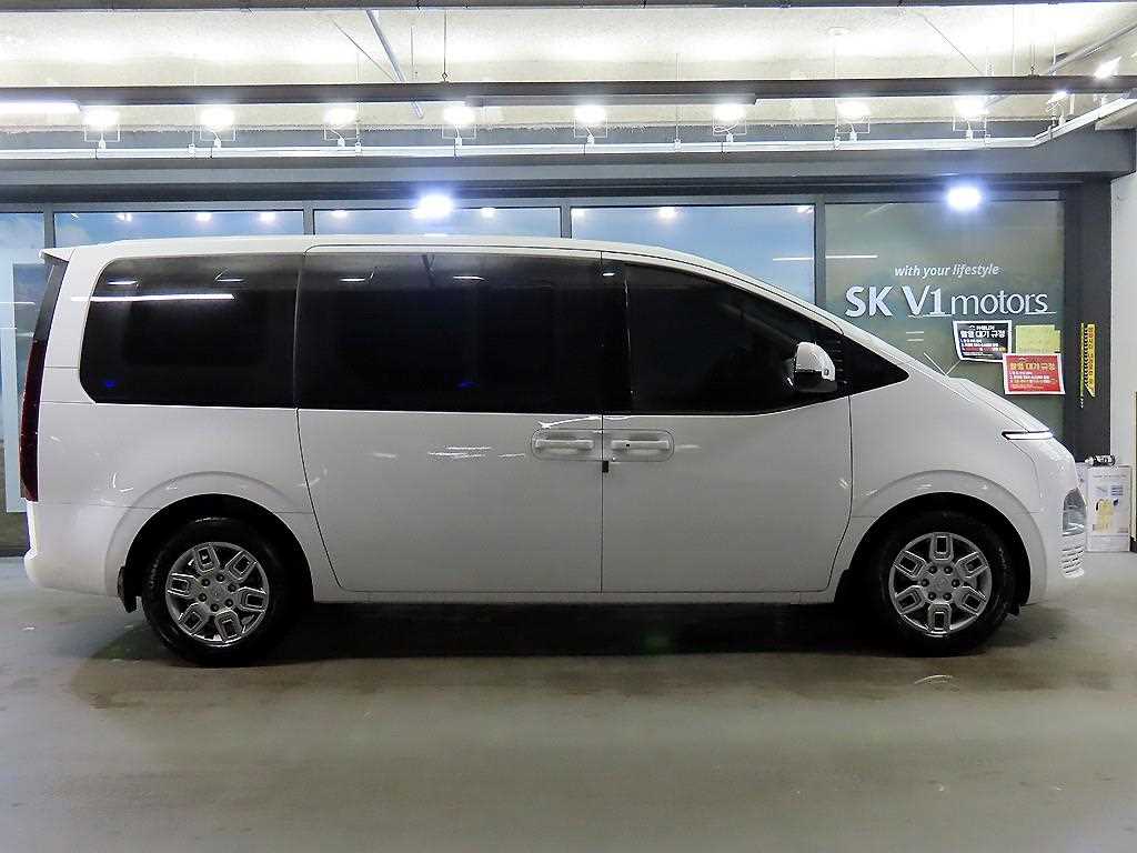 HYUNDAI Staria - Vista 3