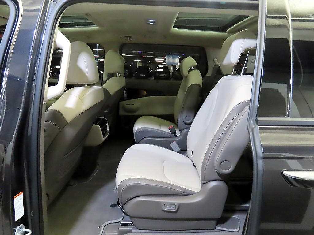 KIA Carnival - Vista 7