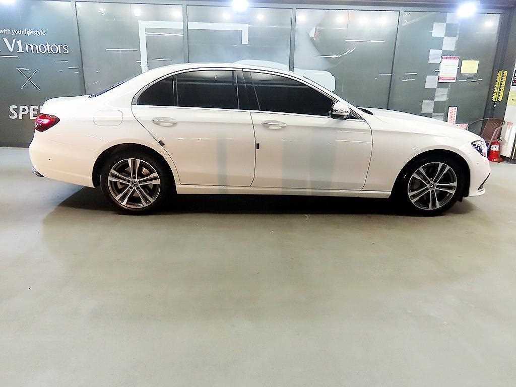 Mercedes Benz E class - Vista 3