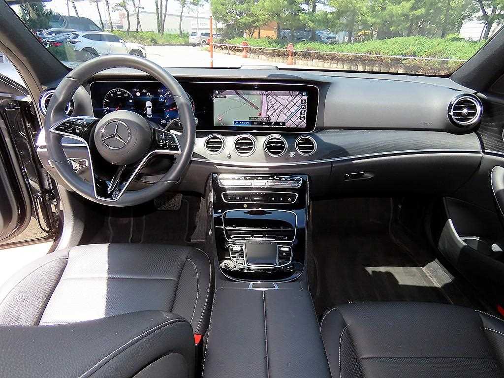 Mercedes Benz E class - Vista 7