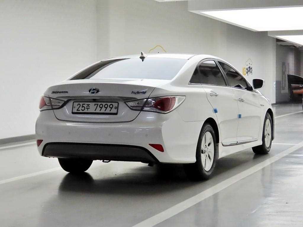 HYUNDAI Sonata - Vista 4