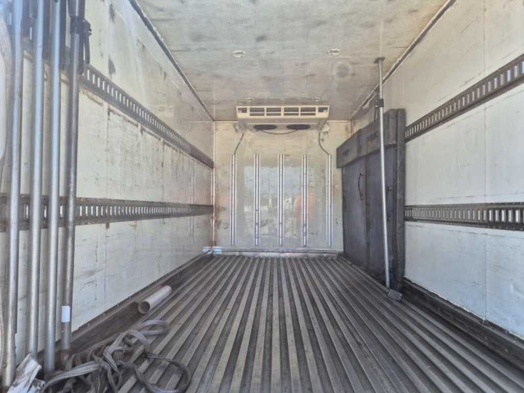 medium and large cargo truck - Vista 7