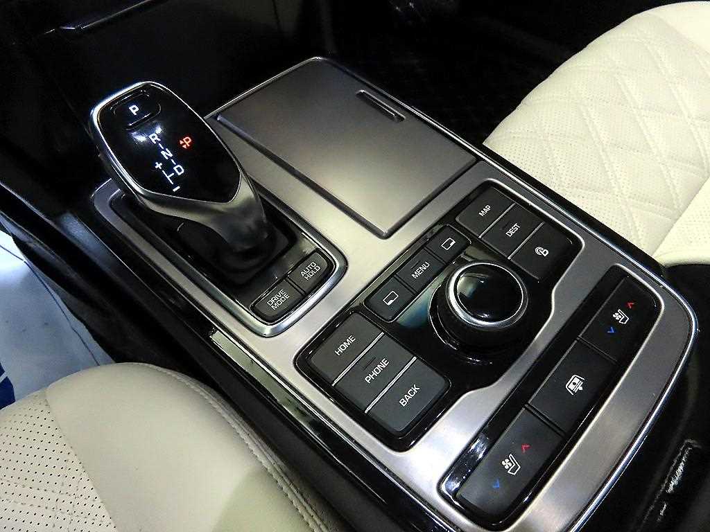 HYUNDAI Equus - Vista 12