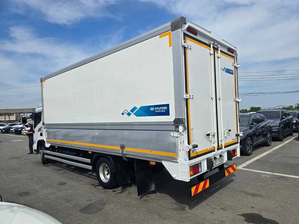 medium and large cargo truck - Vista 4