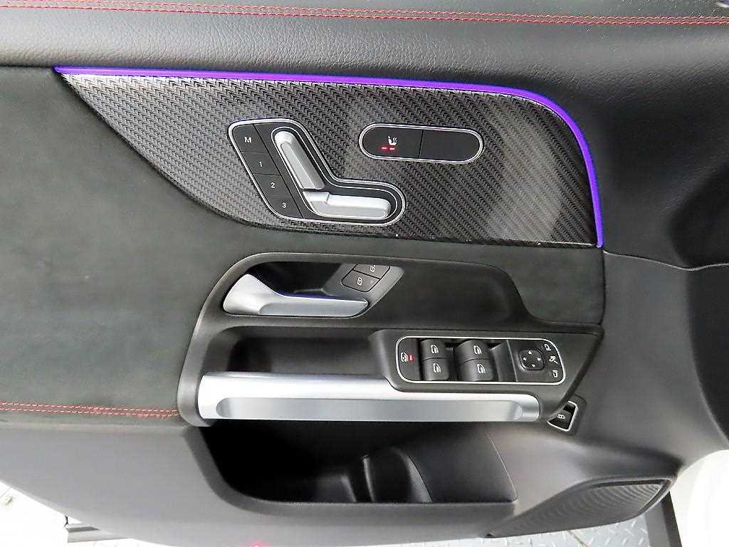 Mercedes Benz GLB Class - Vista 11