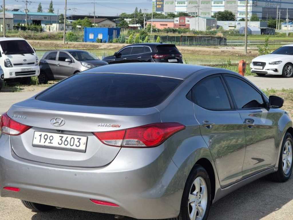 HYUNDAI Avante - Vista 6