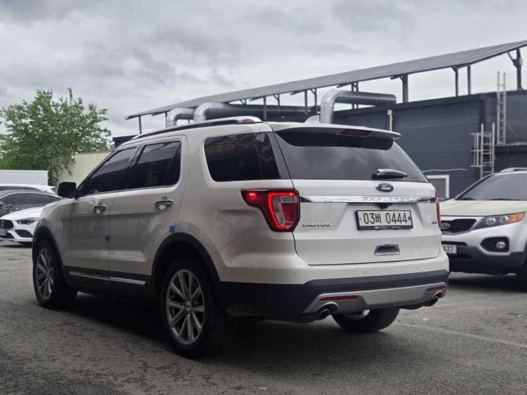 Ford Explorer - Vista 3