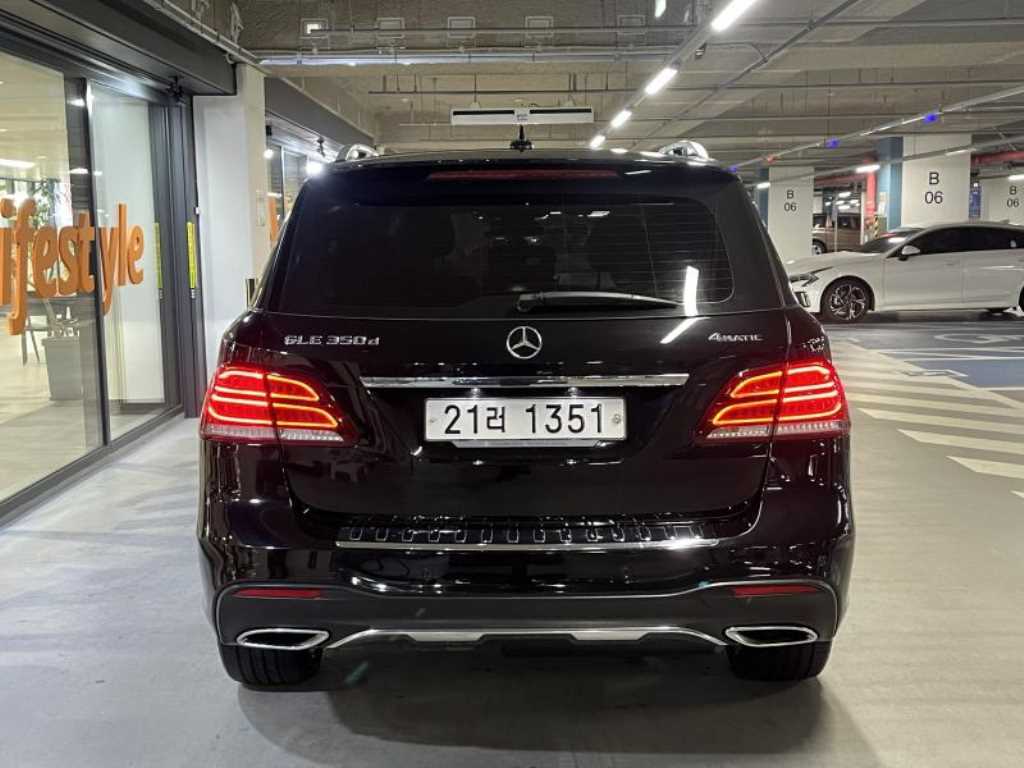 Mercedes Benz GLE Class - Vista 5