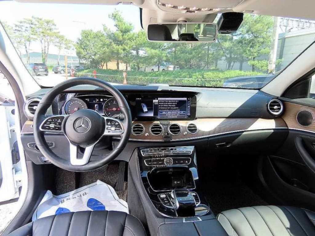 Mercedes Benz E class - Vista 7