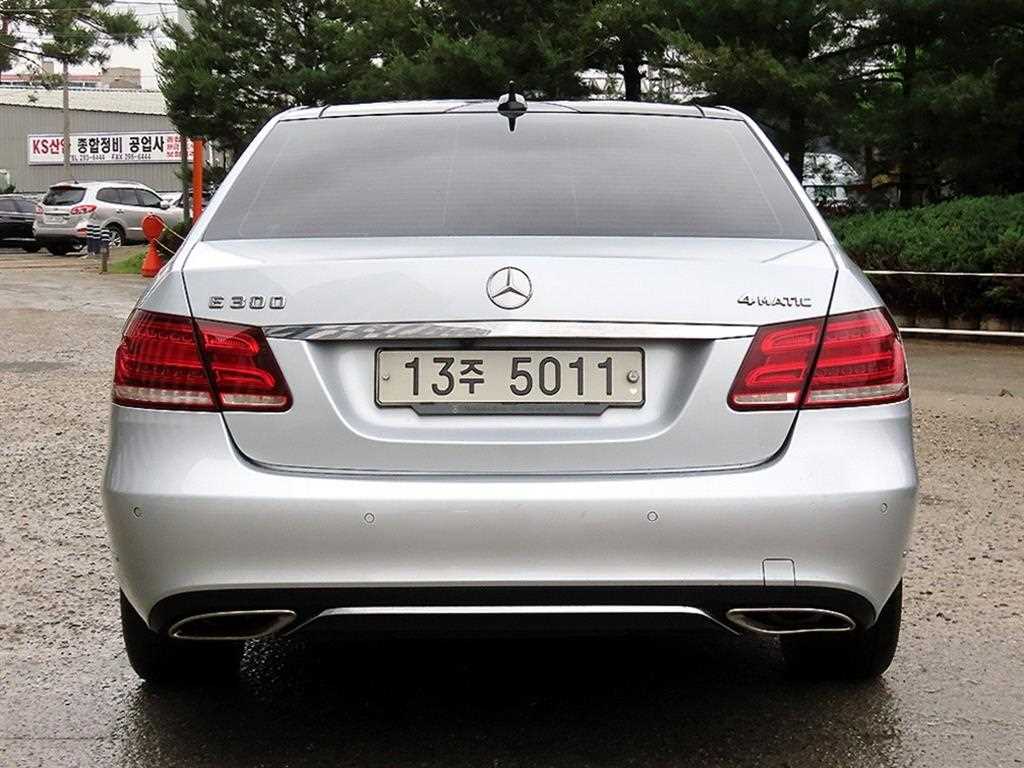 Mercedes Benz E class - Vista 4