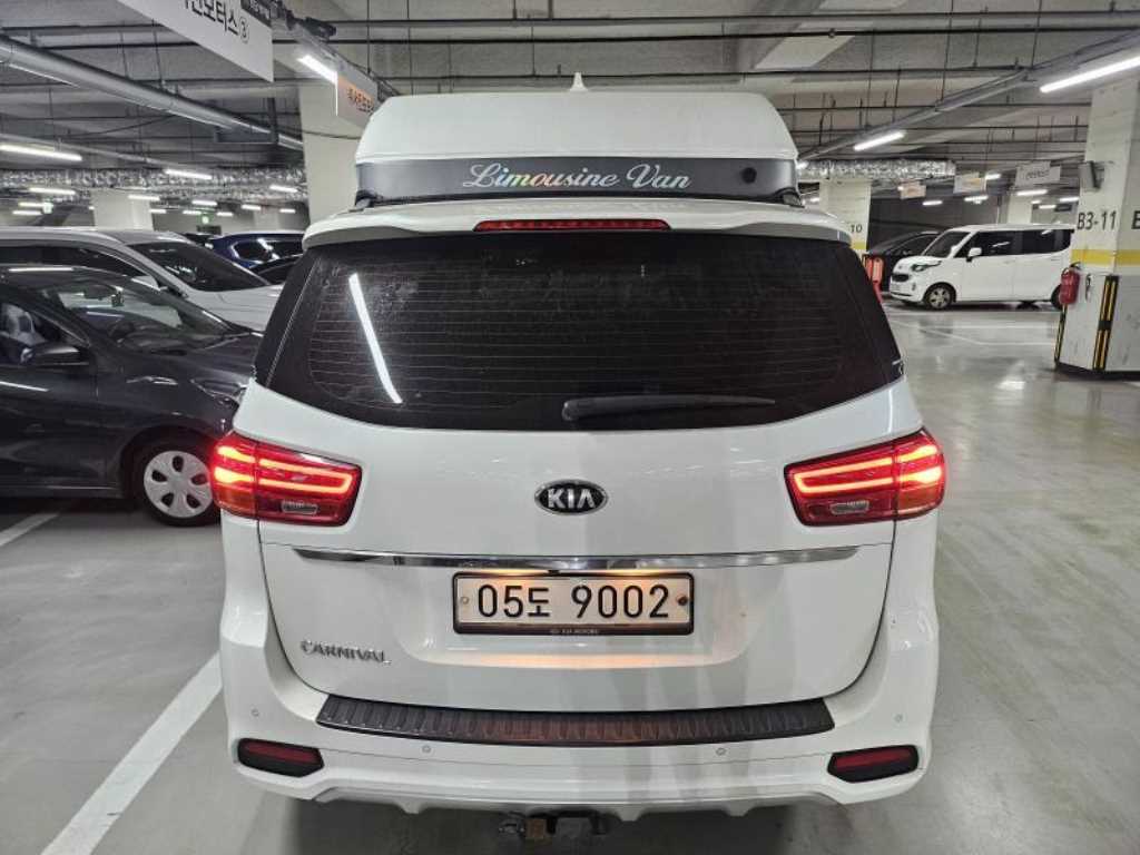 KIA Carnival - Vista 4