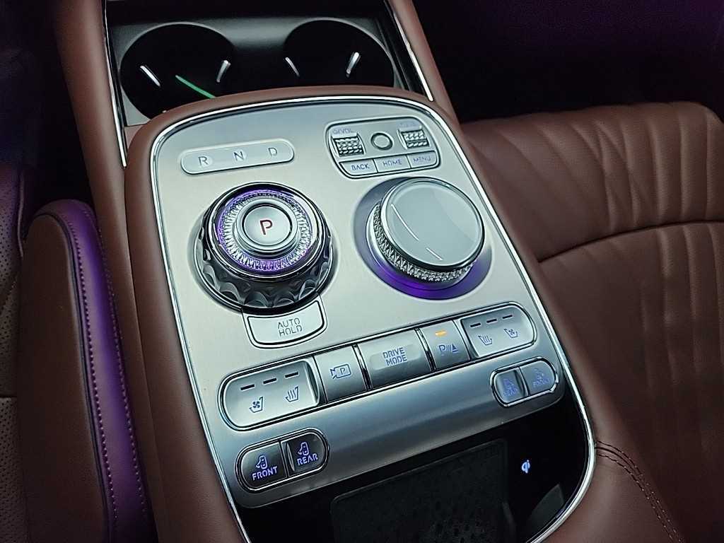 Genesis G90 - Vista 8