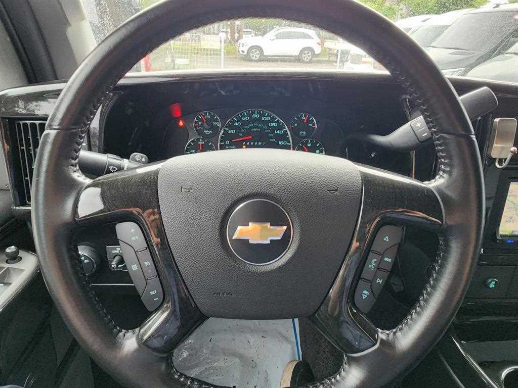 Chevrolet Express van 2017 Negro - Importación desde Corea - HF Imports Iquique - Foto 15