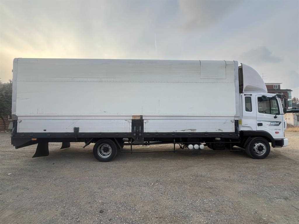 medium and large cargo truck - Vista 10