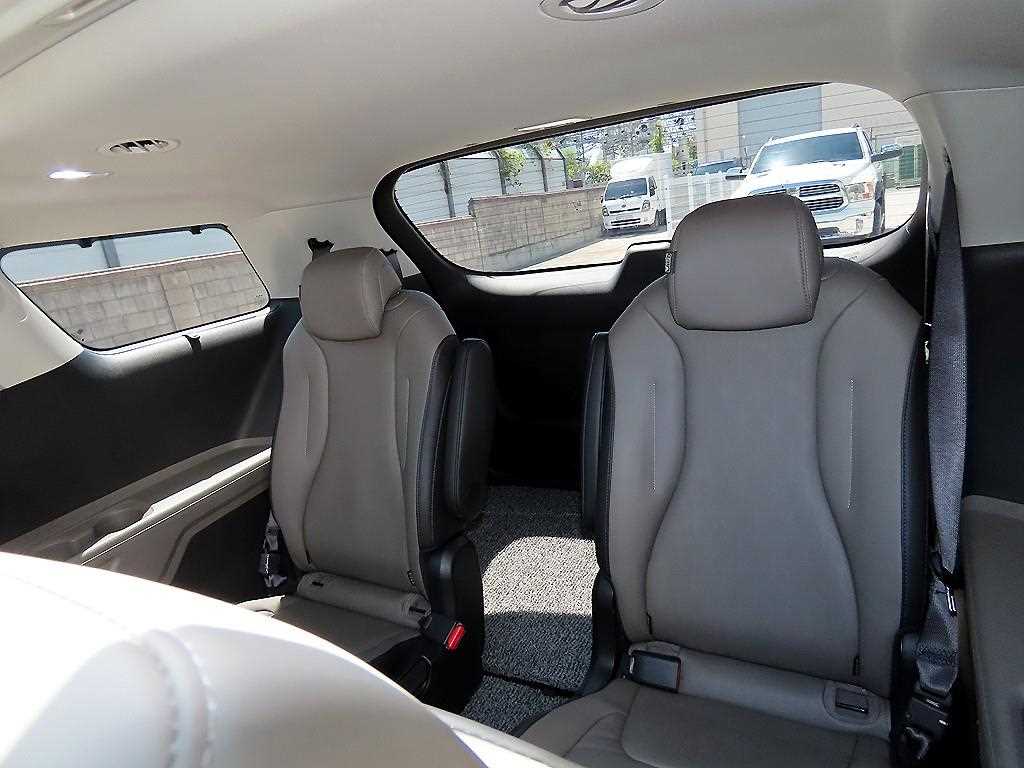 KIA Carnival - Vista 7