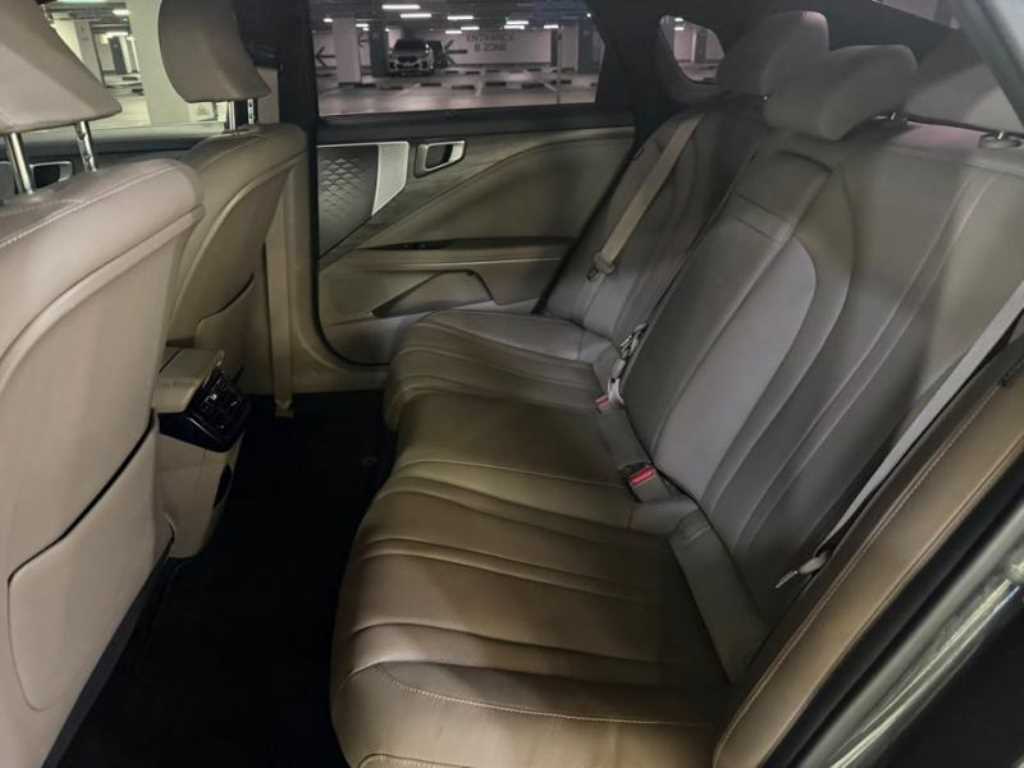 KIA K8 - Vista 7