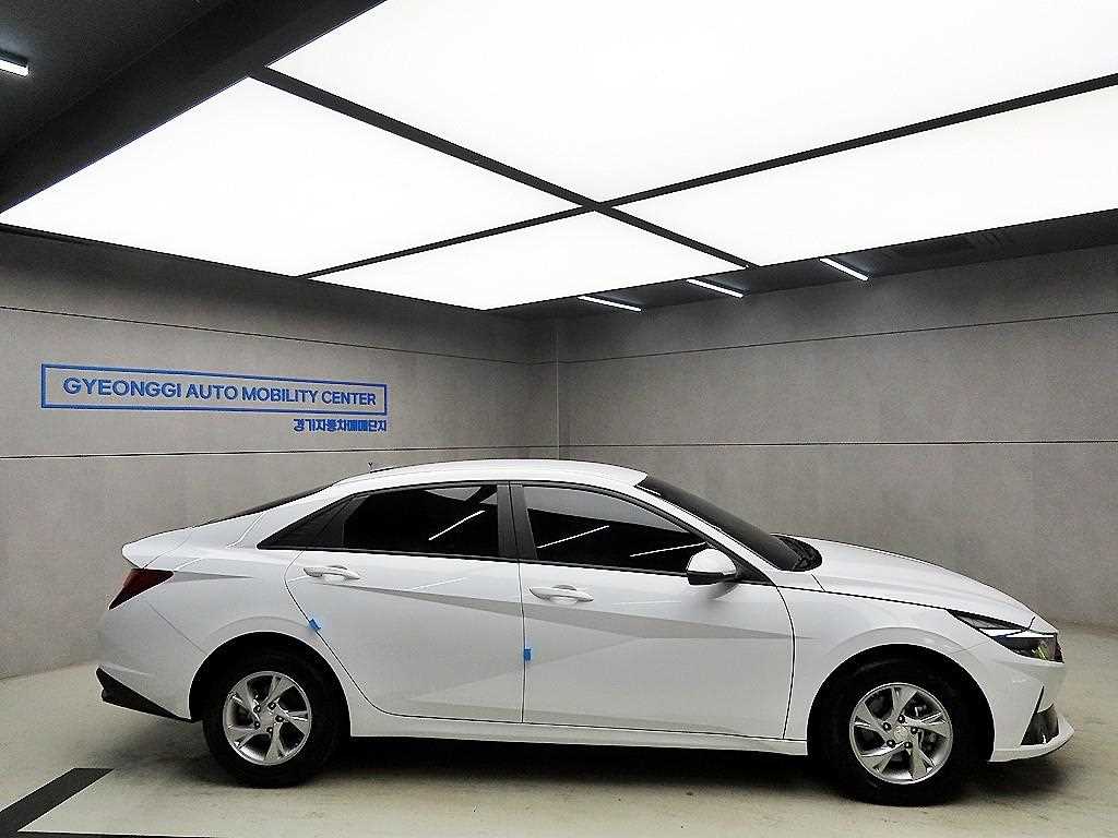 HYUNDAI Avante - Vista 2