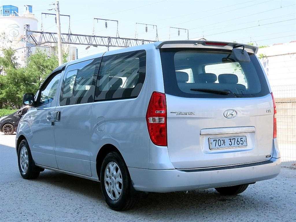 HYUNDAI Starex - Vista 3