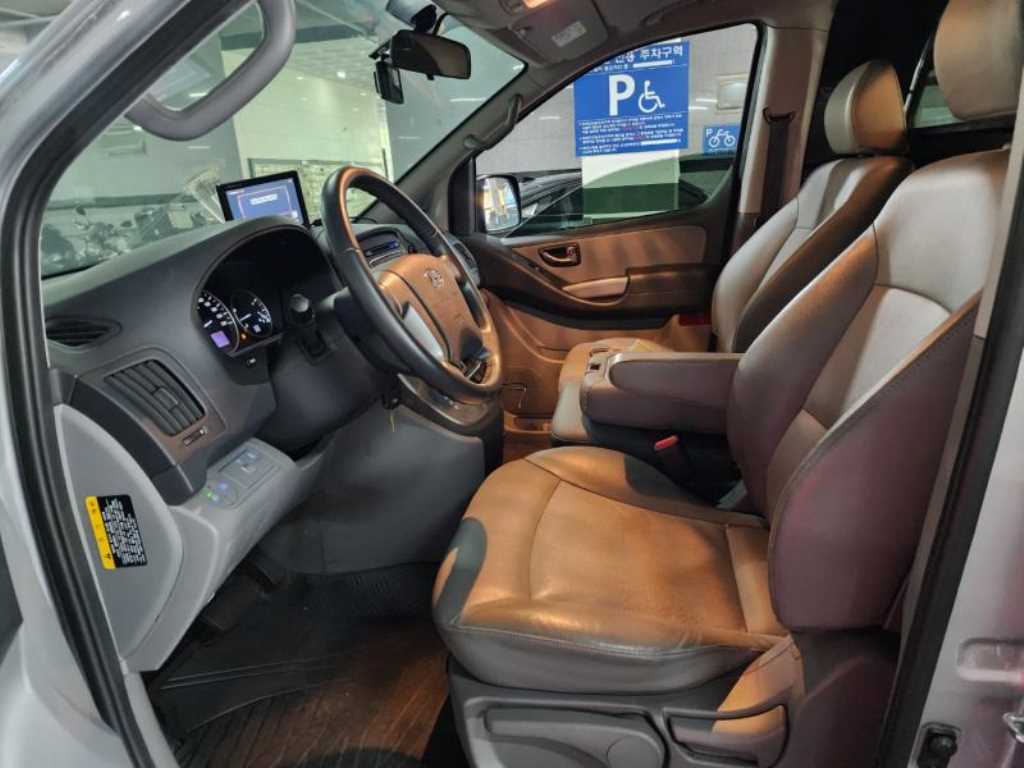 HYUNDAI Starex - Vista 11