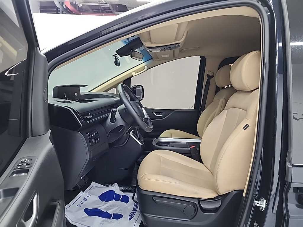 HYUNDAI Staria - Vista 11