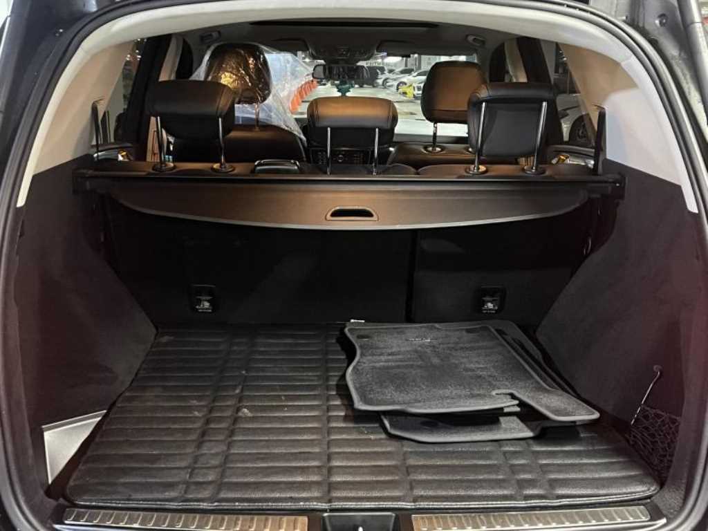 Mercedes Benz GLE Class - Vista 6