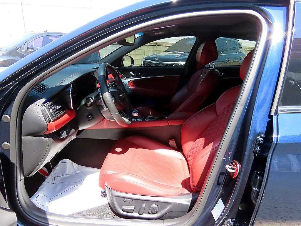 Genesis G70 - Vista 5