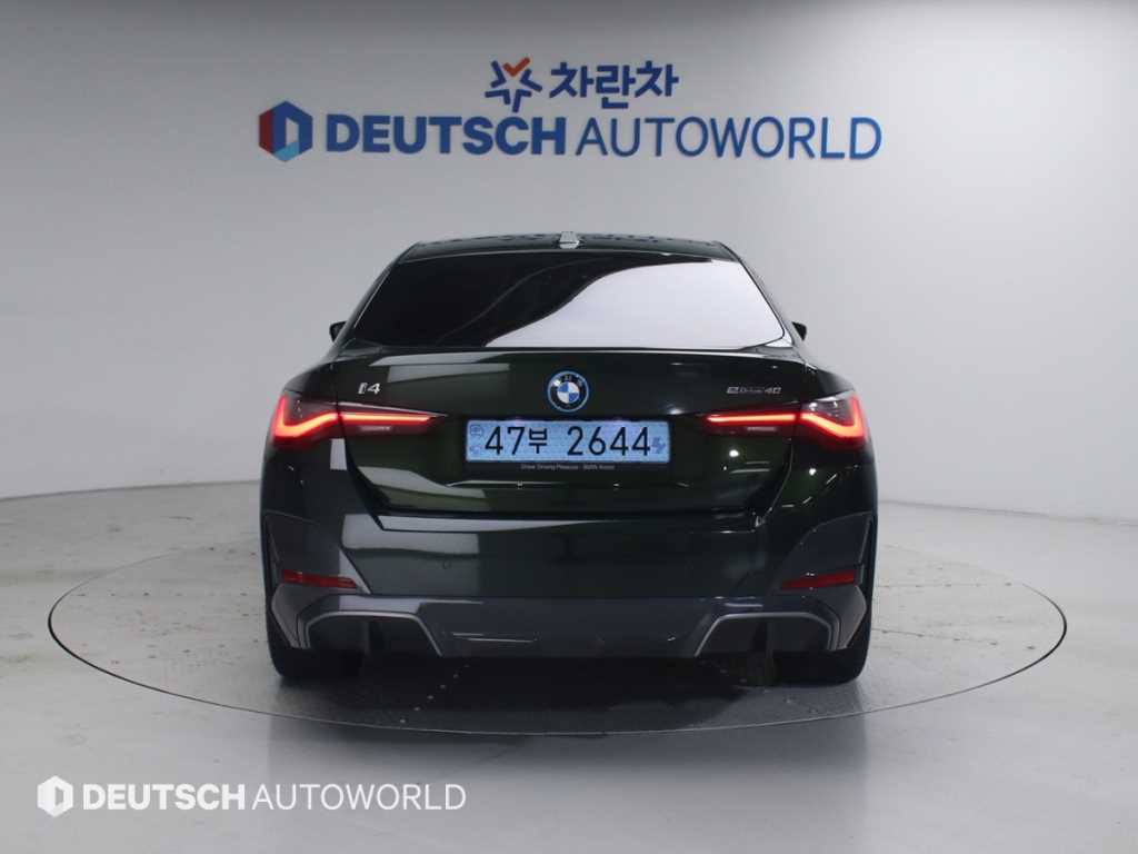 BMW i4 - Vista 4