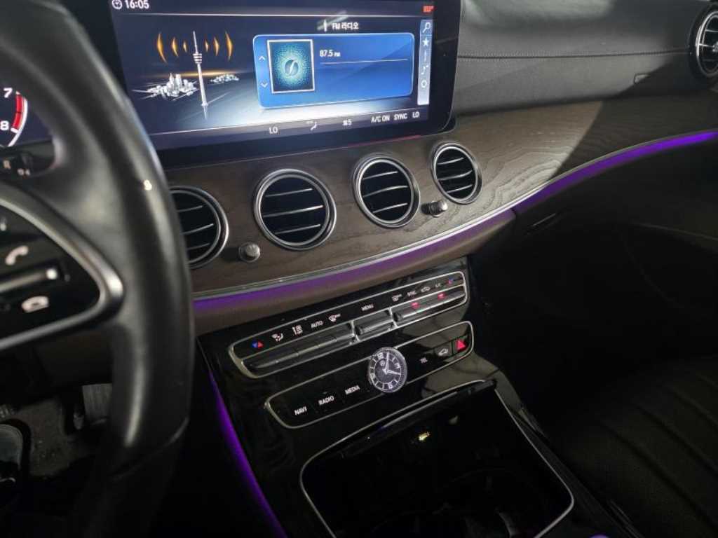 Mercedes Benz E class - Vista 6