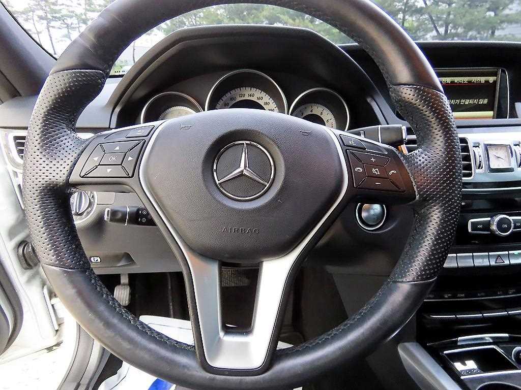 Mercedes Benz E class - Vista 8