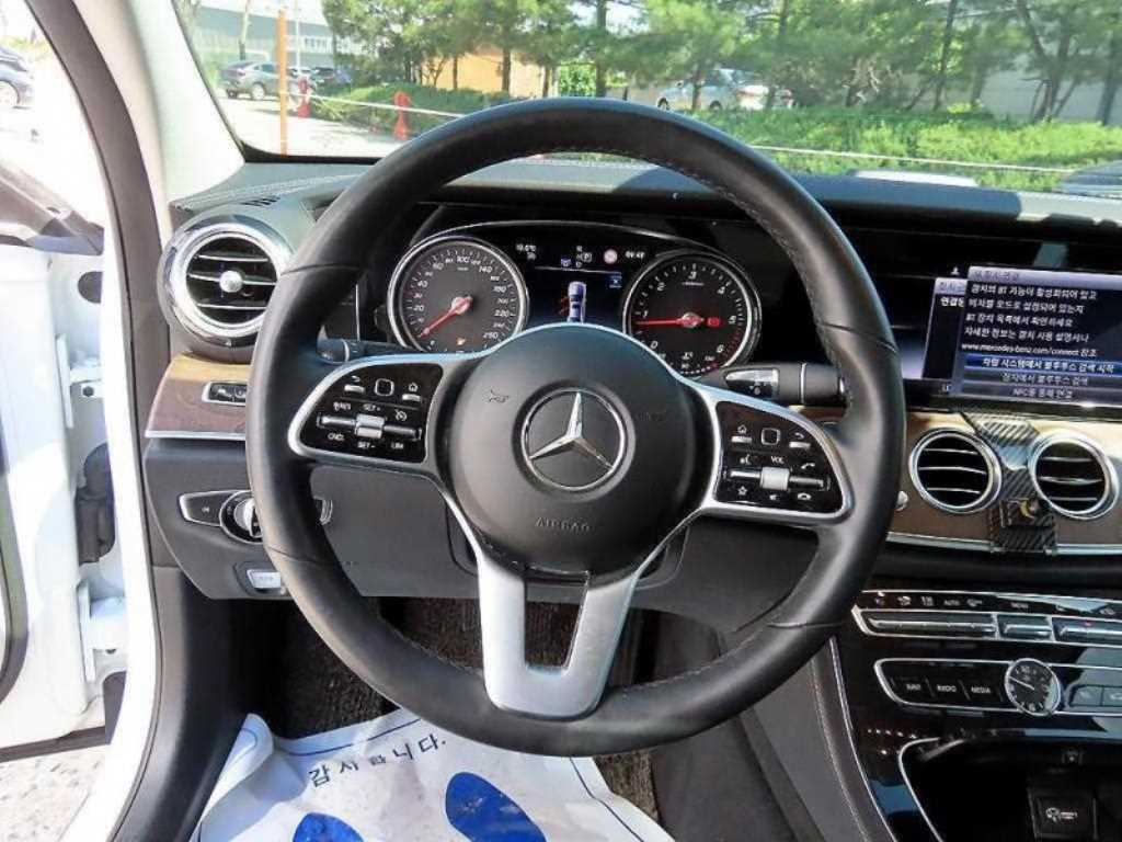 Mercedes Benz E class - Vista 8