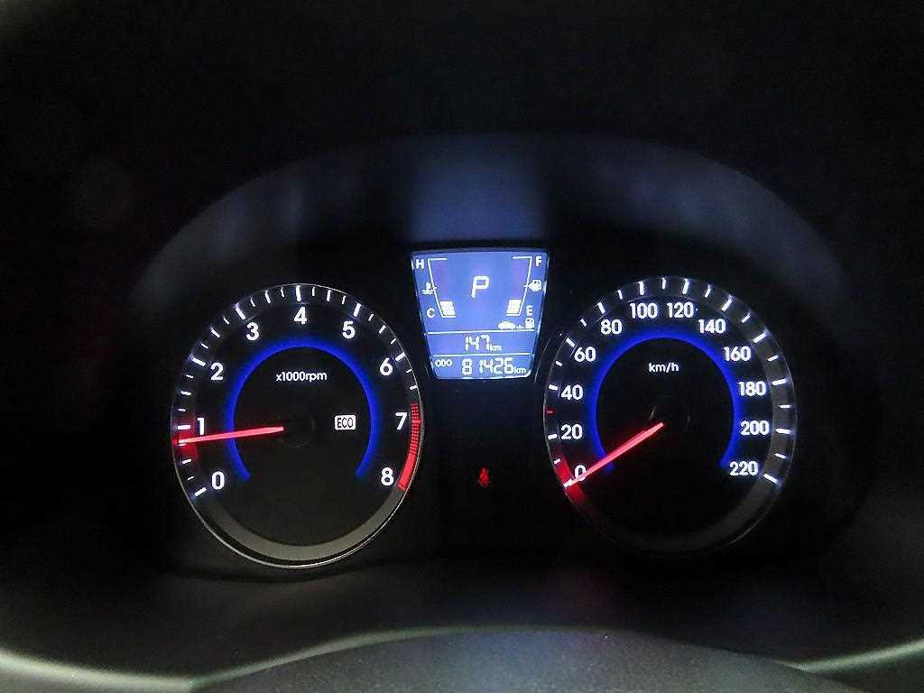 HYUNDAI Accent - Vista 6