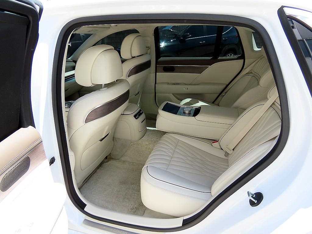 Genesis G90 - Vista 6
