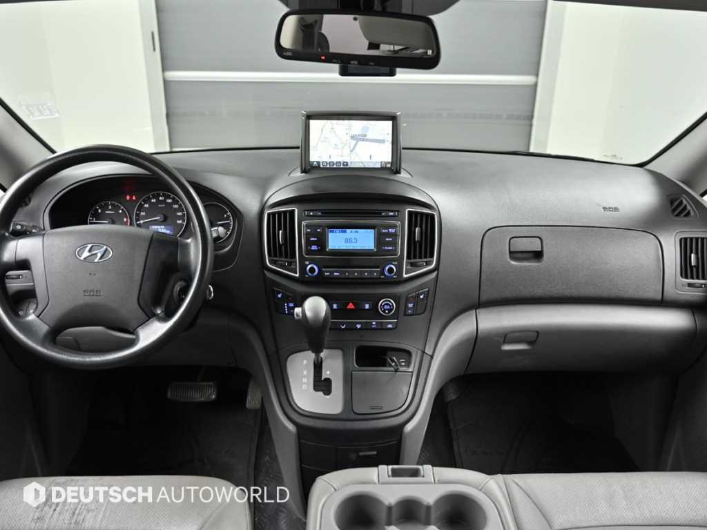 HYUNDAI Starex - Vista 7