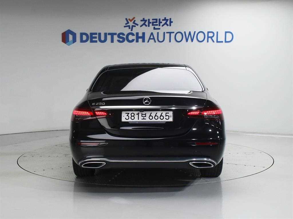 Mercedes Benz E class - Vista 4