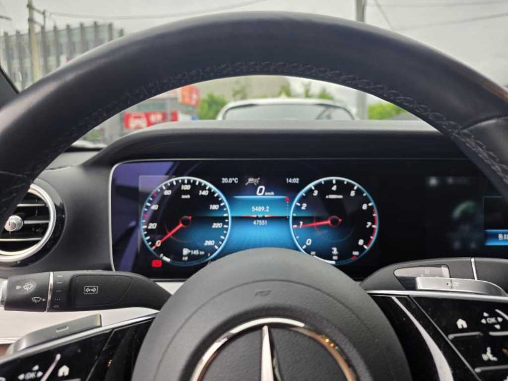 Mercedes Benz E class - Vista 5
